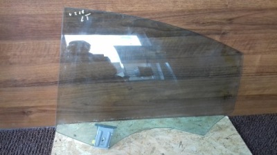 Mercedes w218 скло лівий задня фото №1