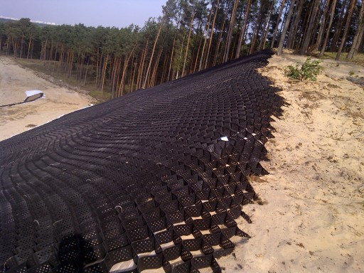 GEOCRAT GEOGRID высота 2,5см - 2,6х6,3м = 16,38м2