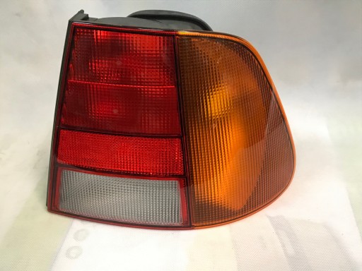 HELLA ЗАДНЯЯ ПРОТИВОТУМАННАЯ ФАРА L/R (LED, 24V, 80X80X33.7)