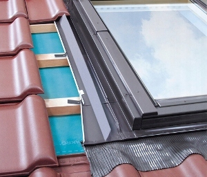Okno okna dachowe PCV FAKRO PTP U3 94x118+KOŁNIERZ