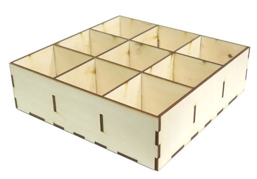 КОРОБКА С ФАНЕРНЫМИ ОТДЕЛЕНИЯМИ 21x21x6см EZ62