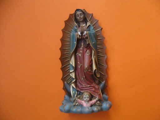 Figurka z żywicy Maryi z Guadalupe 20 cm Sacra Familia + pudełko