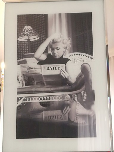 Obraz, Marilyn Monroe w lustrzanej ramie 76x56