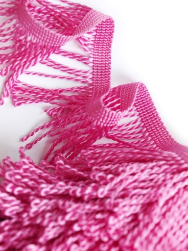 WSTĄŻKA TAŚMA FREDZLE CHWOSTY CIEMNY RÓŻ 6cm