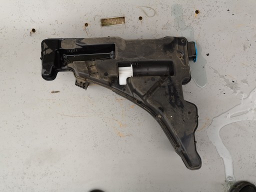 Audi a4 b9 8w бачок омыватели 8w0955451l1 - фото