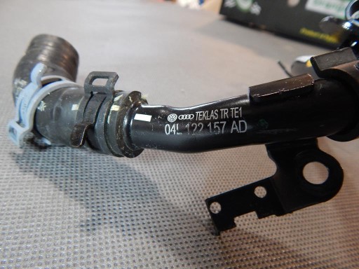 AUDI A6 C7 2.0 TDI crijevo prijenos vode 04L122157AD