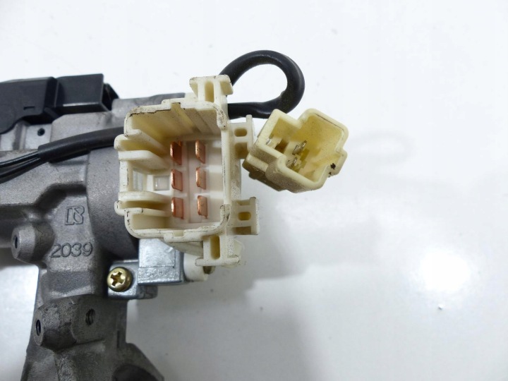 COROLLA VERSO ORDINATEUR 175200-8121 1.8VVTI 01-04