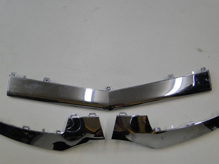 MERCEDES E CLASS 207 AMG FACING, PANEL CHROME RIGHT LEFT photo 2 - milautoparts-fr.ukrlive.com