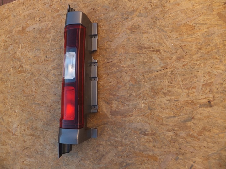 REAR LEFT LAMP RENAULT TRAFIC III OPEL VIVARO photo 2 - milautoparts-fr.ukrlive.com