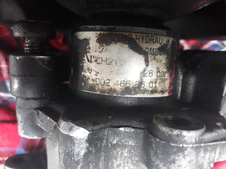 MERCEDES W220 S320 V6 POMPE AMPLIFICATEUR 0024668601