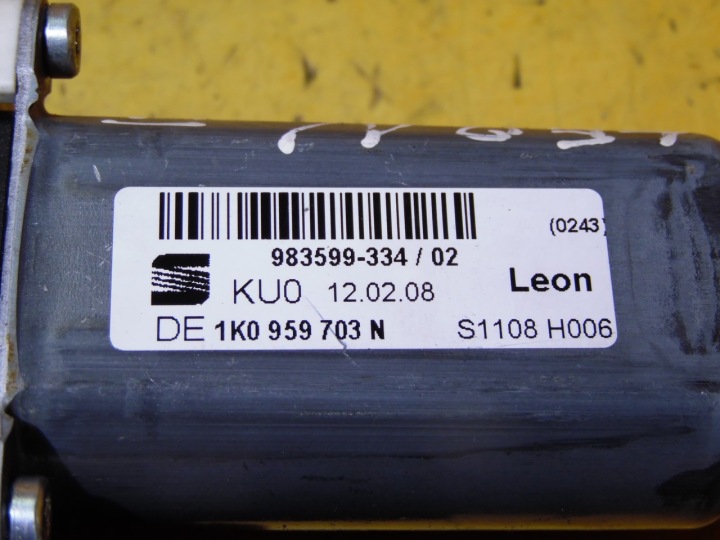 PETIT MOTEUR VITRES GAUCHE ARRIÈRE LEON II RESTYLAGE 1K0959703N