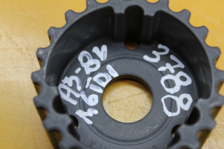 KOLO DENTÉ POMPES A3 8V 1.6 TDI CLH 04L130111A