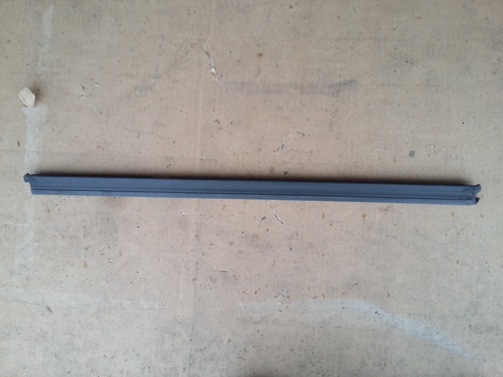 Vw tiguan накладка уплотнитель стекла 5n0839479a, Цена