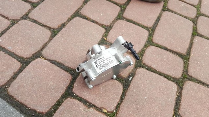 Насос вакуумный opel astra iv 4 j 55581351, Цена
