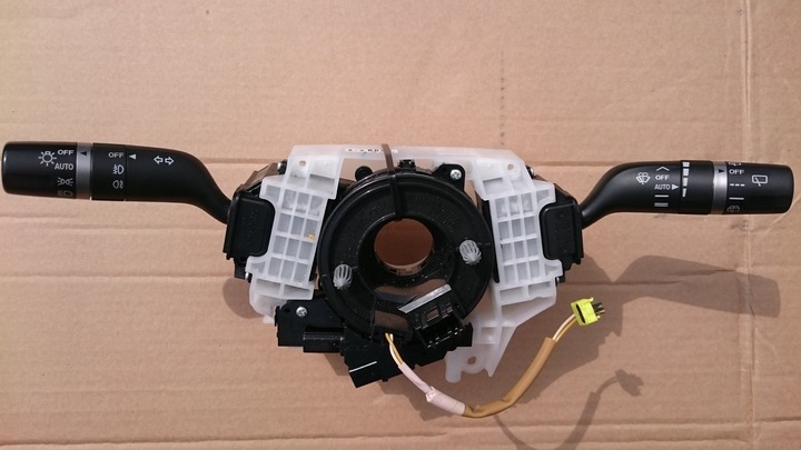 фото №1, Mazda 3 ii 09- переключатели руль лента