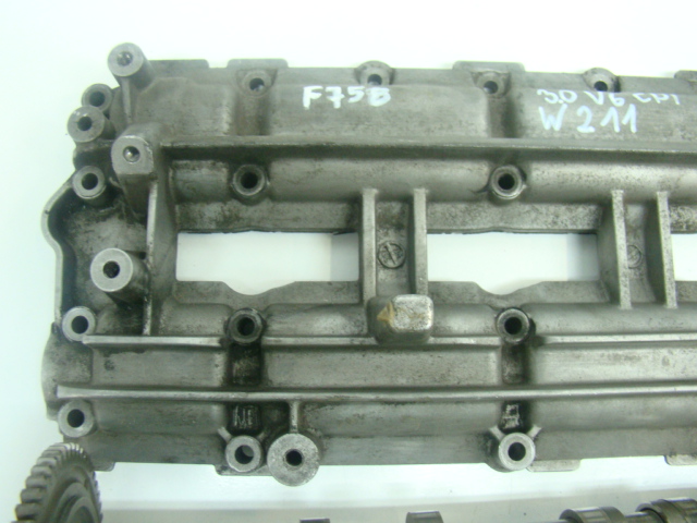 фото №5, Кришка клапанів mercedes w211 3.0 cdi a6420101230