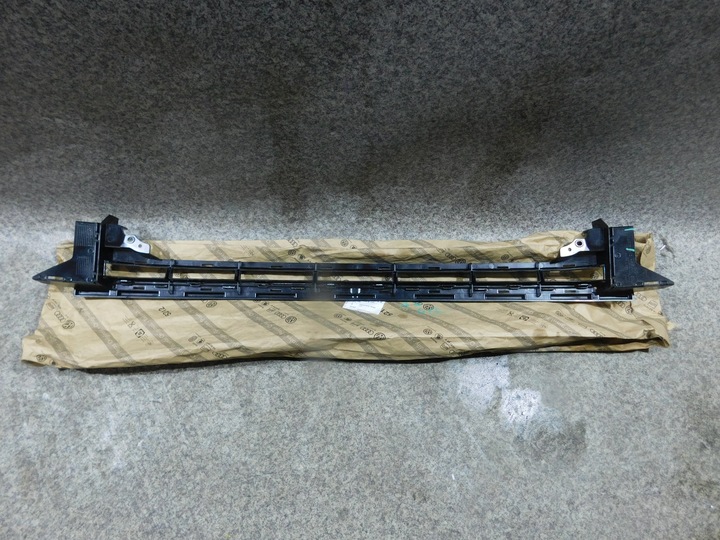 фото №4, Audi rs6 c7 4g0807683b решётка средняя хром