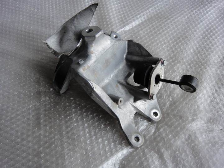 фото №1, Audi q7 e-tron кронштейн подшипниковый sil. 4m0199870al