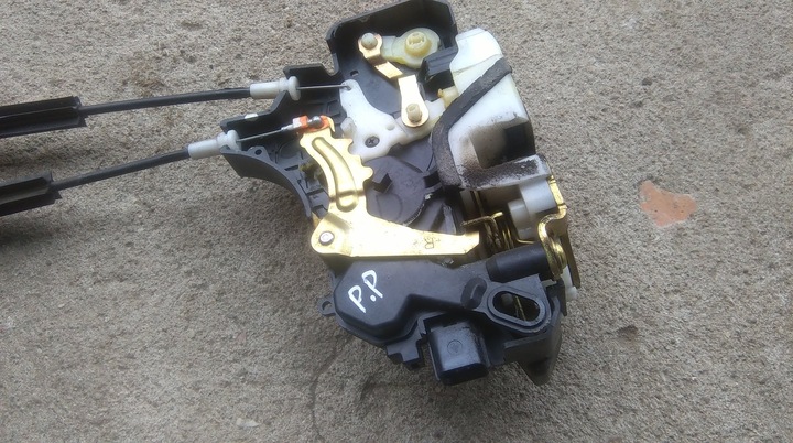 фото №1, Mitsubishi colt 04-12 5d замок правые переднее