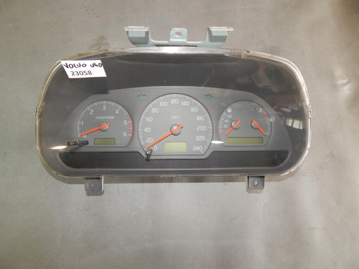 VOLVO V40 1.9 TD dials 30857571 EUROPA