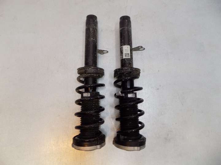 BMW G30 G31 STOSSDÄMPFER LINKS RECHTS VORNE 6875922 6875921