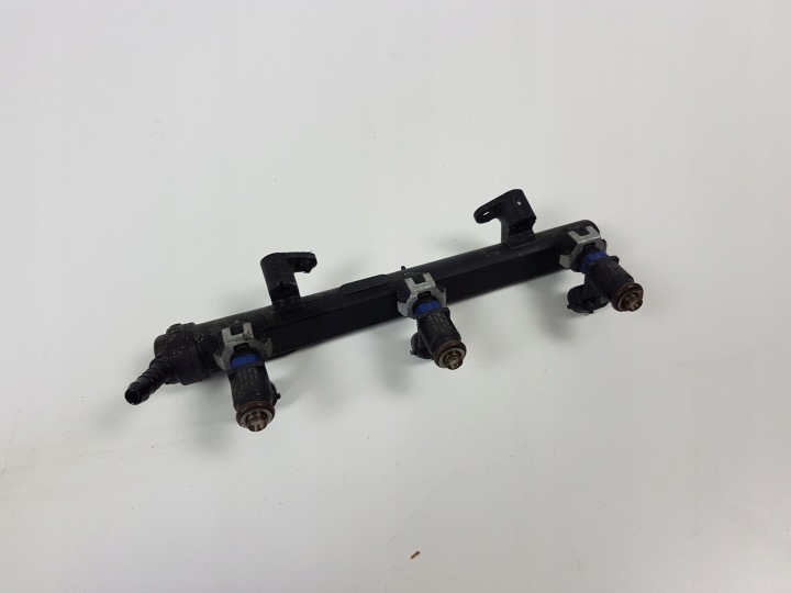 VW POLO VI 2G 1.0 MPI Kraftstoffverteiler Einspritzleiste 04G133317M