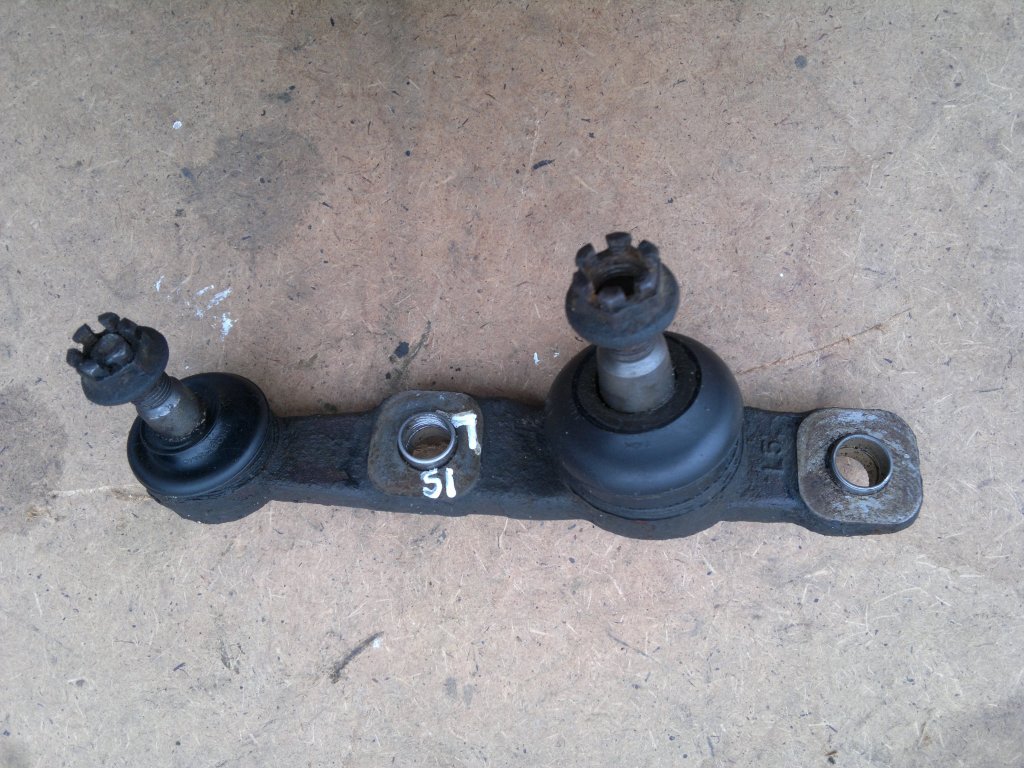 фото №1, Шаровая опора рычаг левый lexus is 220d is220d is250 06-