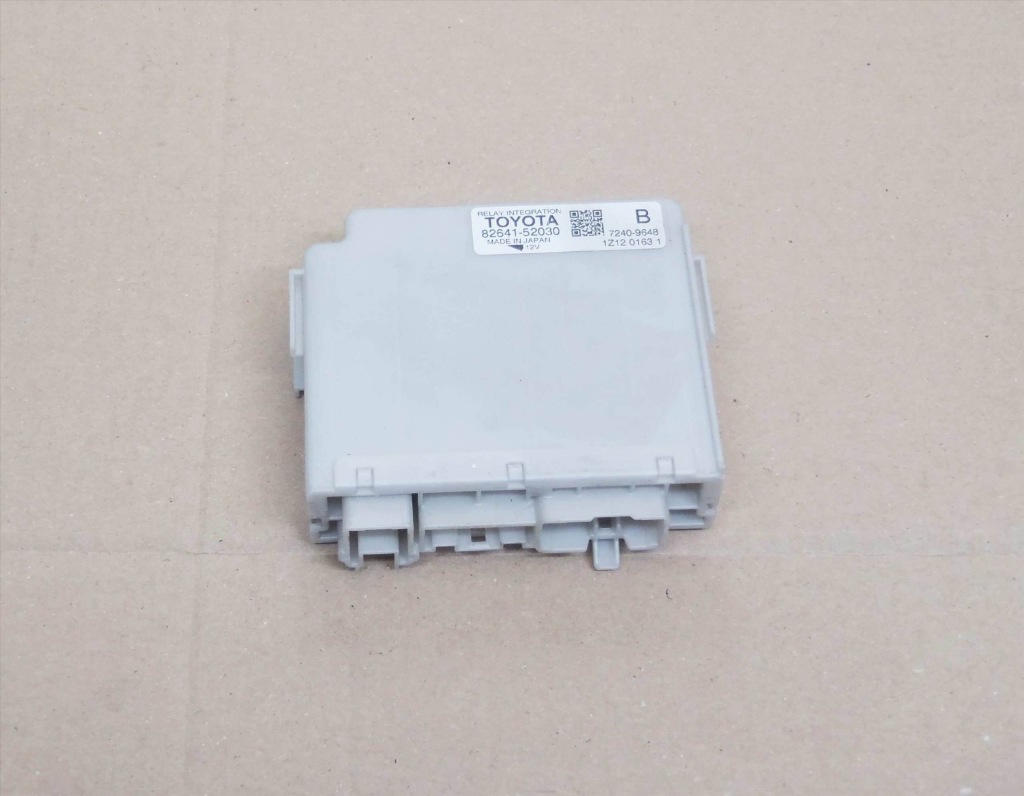 фото №1, Yaris iii d4d 11-20 модуль реле коробка