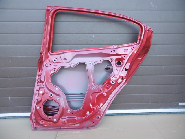 Дверь задняя задняя правое  mazda 3 3 2013- Доставка