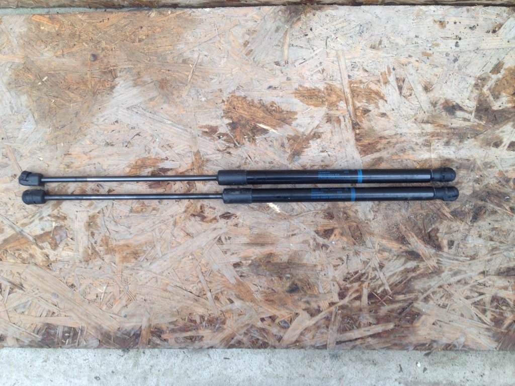 фото №1, Амортизатор кришки audi q7 4m0827552a