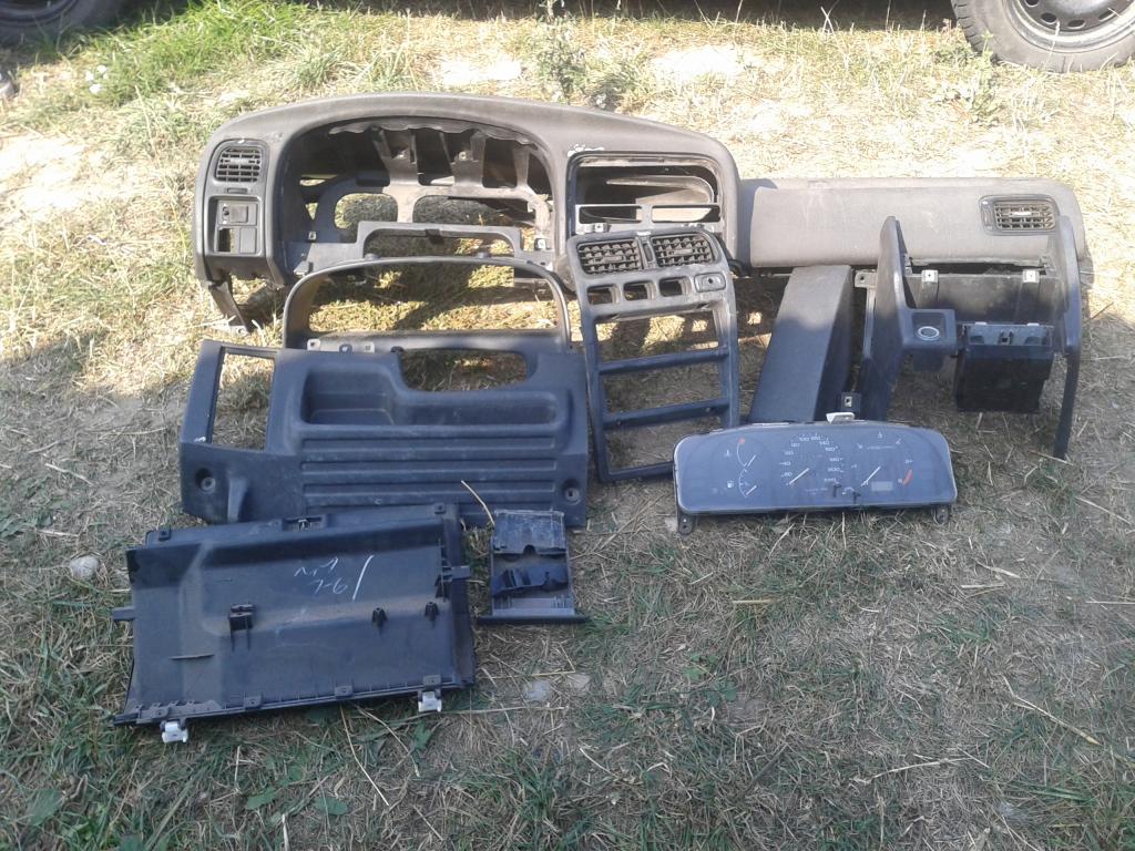 фото №1, Nissan primera пластики панель приладів оббивка лічильник+..