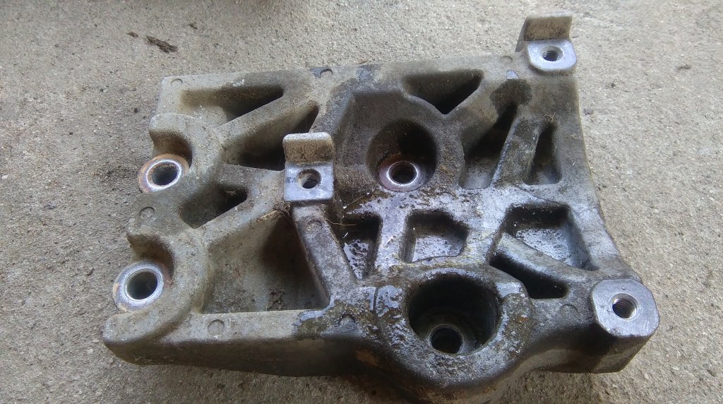 фото №1, Mitsubishi pajero pinin 1.8 gdi основание компрессора