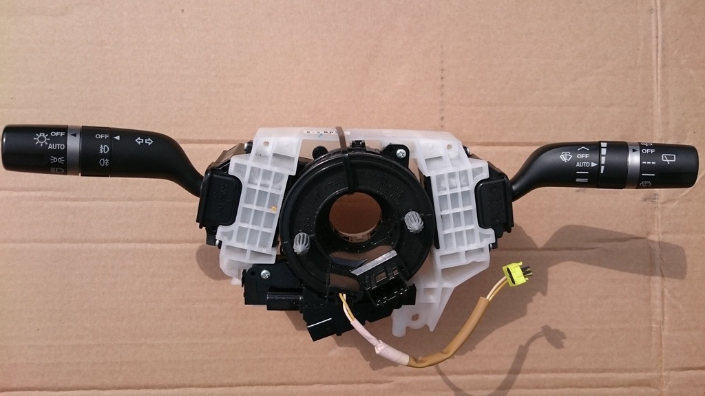 фото №1, Mazda 3 ii 09- переключатели руля лента