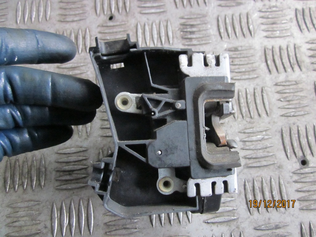 Замок правый перед opel combo c 01-02r Оригинал