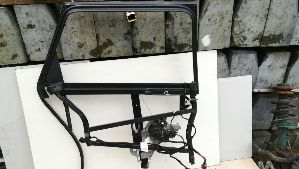 фото №1, Audi a6 c5 рамка двері підйомник скло лівий задня