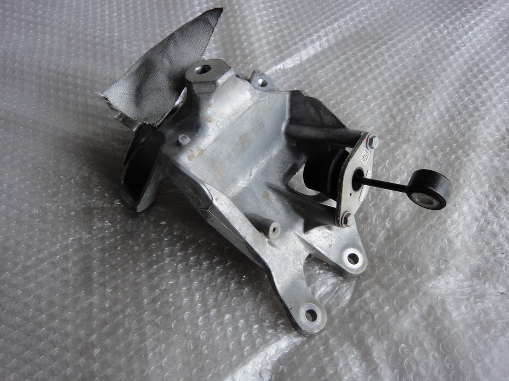 фото №1, Audi q7 e-tron кронштейн подшипниковый sil. 4m0199870al