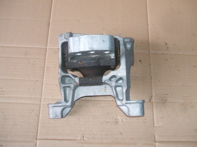 фото №1, Mazda6 mazda 6 gj 2.2d 13- кронштейн подушка двигуна