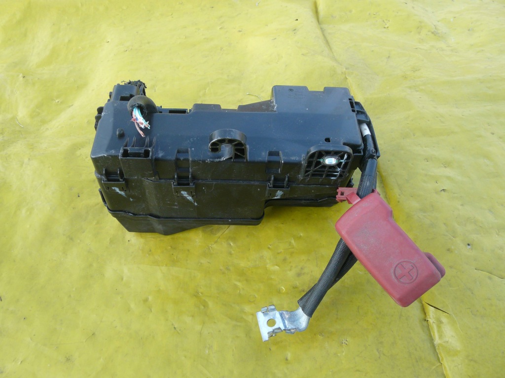 Peugeot 108 c1 2 корпус коробка запобіжників Оригінал