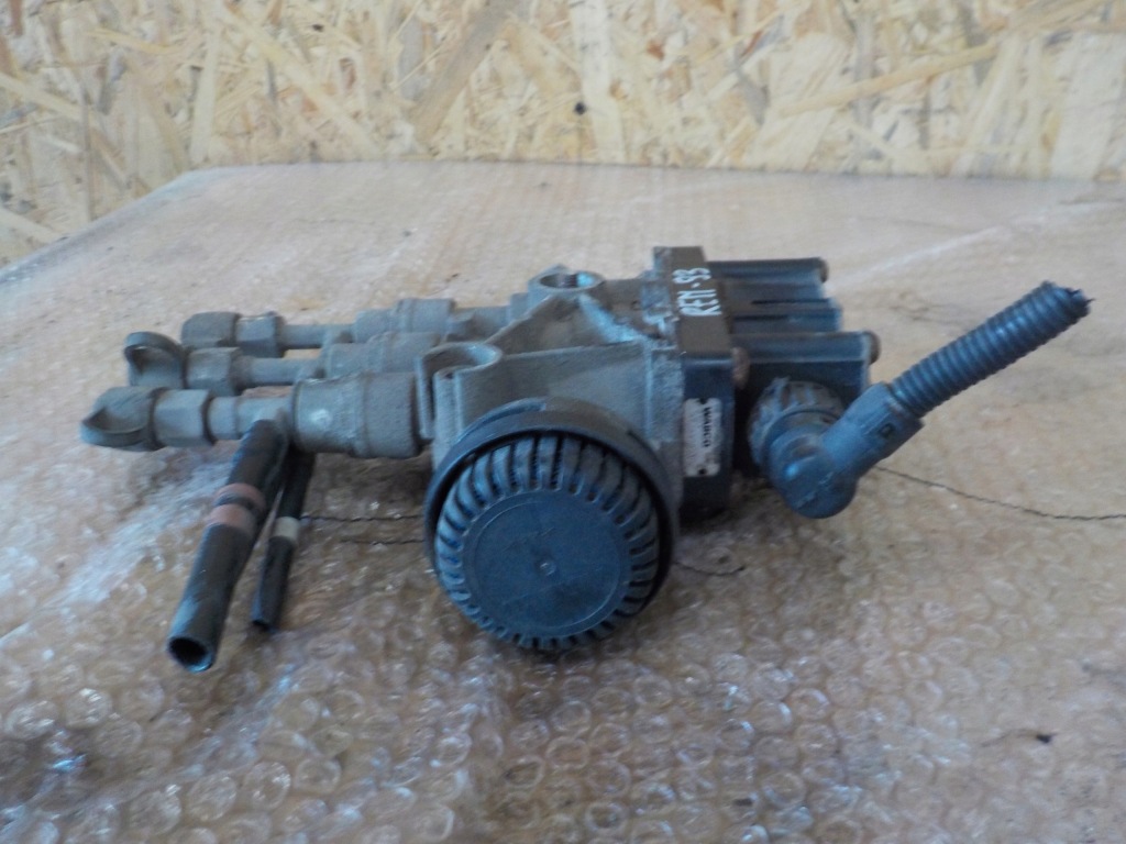 Клапан подушек ecas renault magnum 440 4728800010 Оригинал