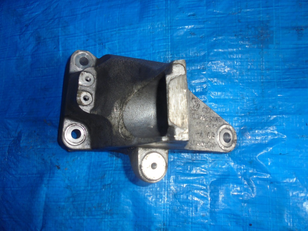 Купити Кронштейн двигуна audi q7 4.2 tdi 7l8199307b