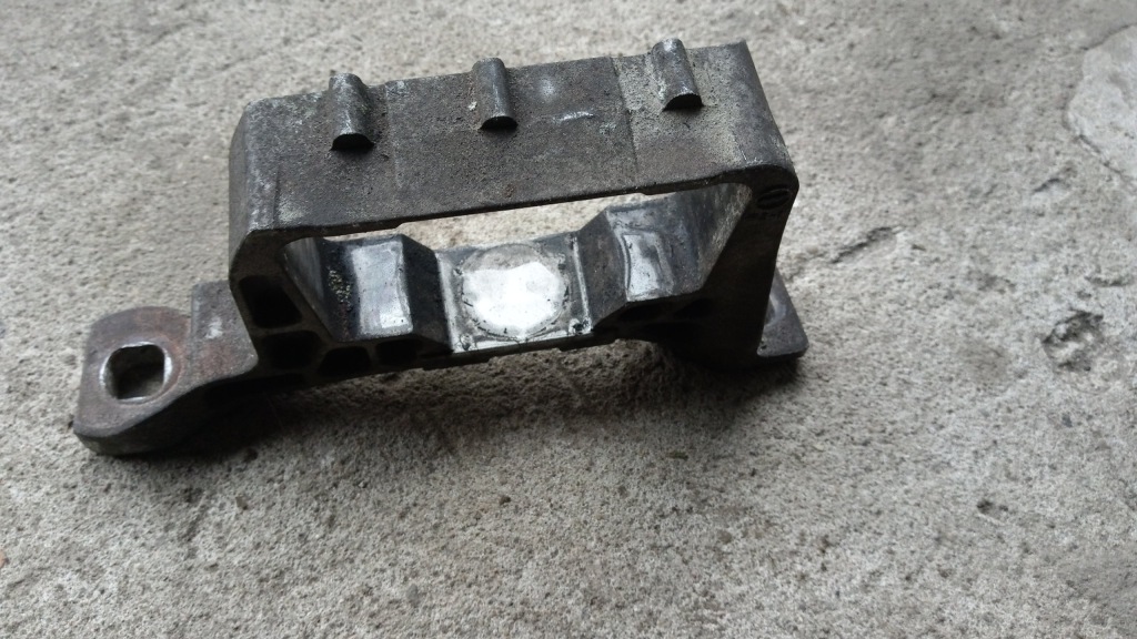 фото №1, Mazda 5 05-10 2.0 b кронштейн кронштейн двигуна