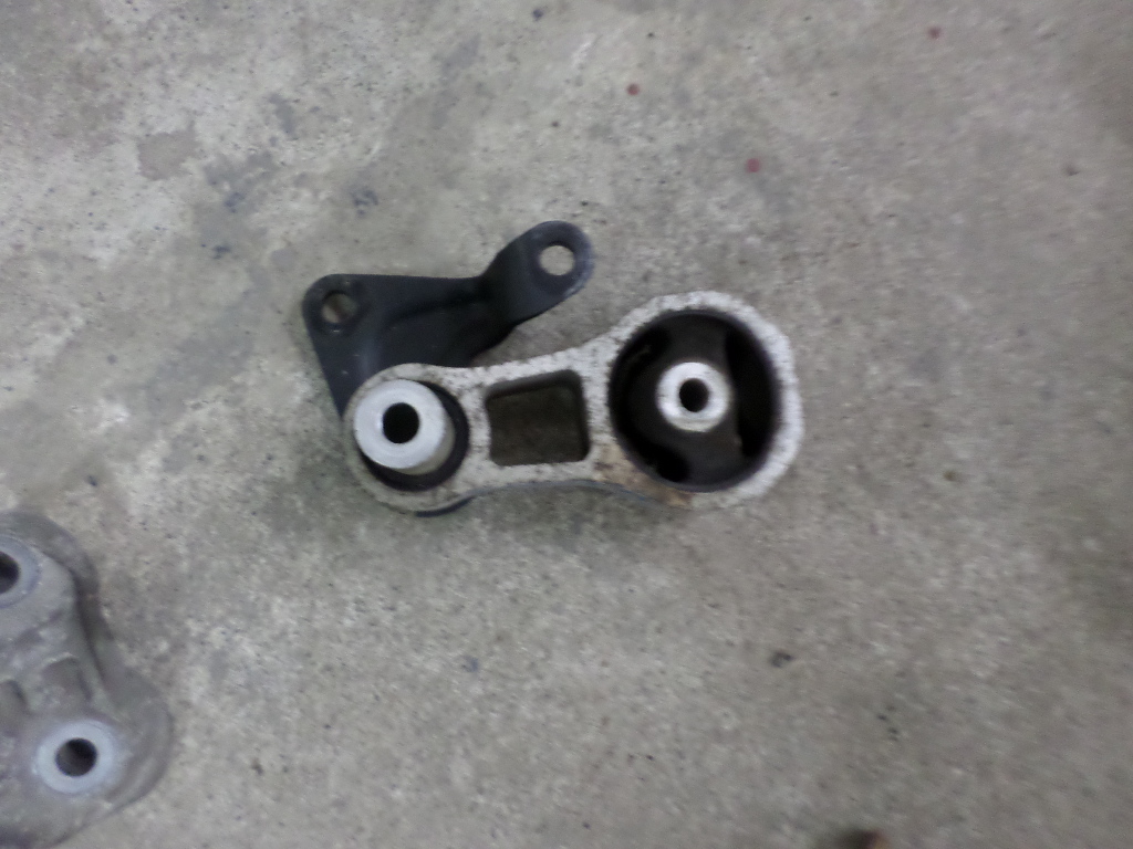 фото №1, Кронштейн двигателя ford fiesta mk7 1,25 benz