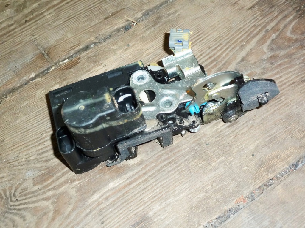 фото №1, Opel karl 15- замок дверь левый задняя