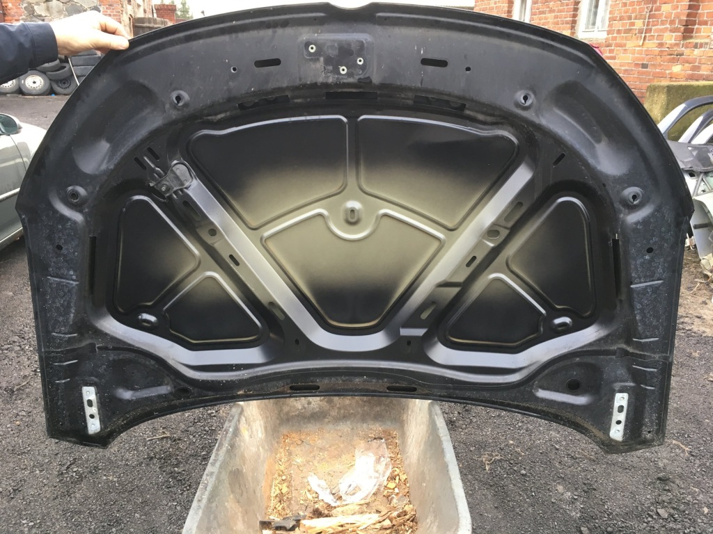 Капот кришка двигуна vw passat cc рестайлінг  2012 - Зі Шроту