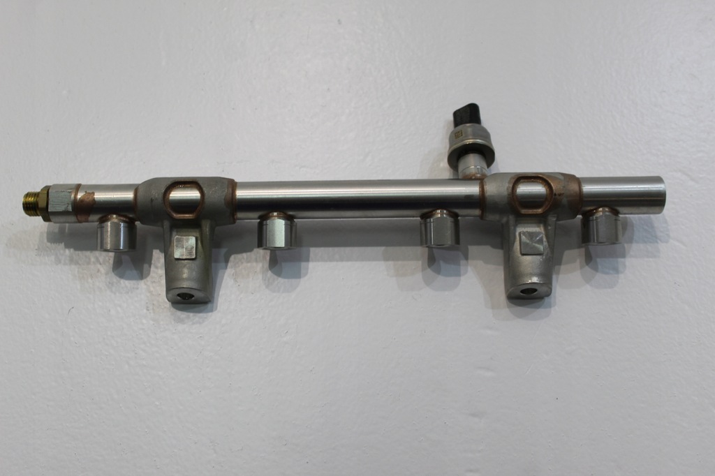 фото №1, Mbm vw t-roc 2.0tsi молдинг упорскування 06l133317e