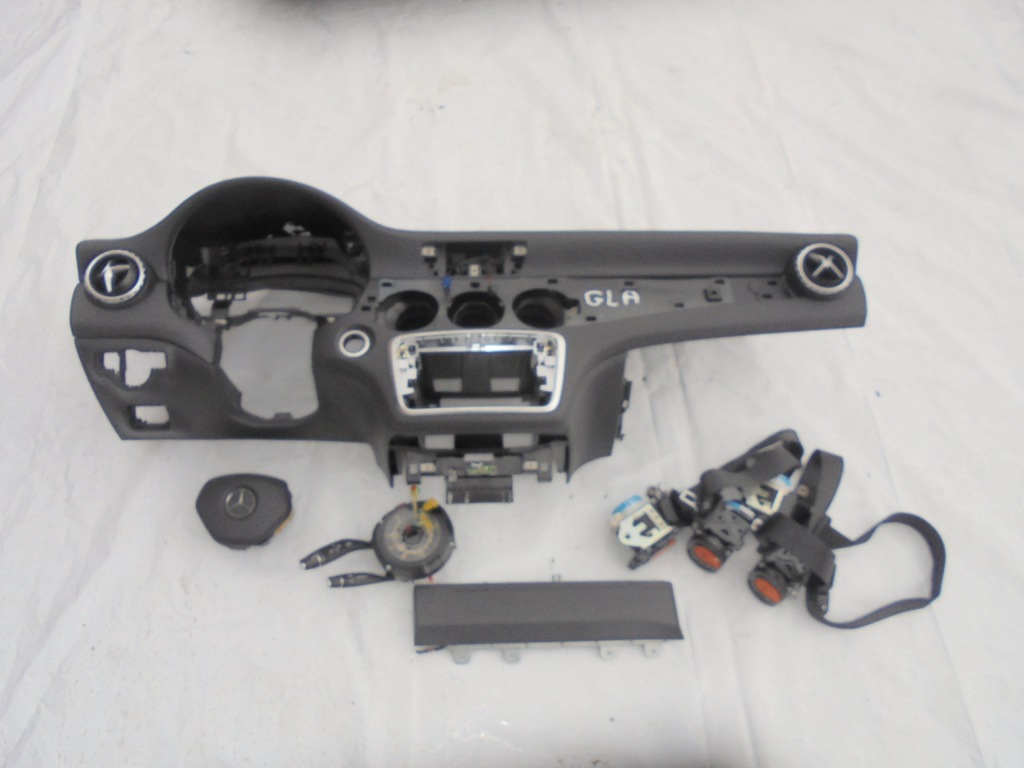 фото №1, Панель  приборная панель подушки безопасности air bag mercedes gla w156