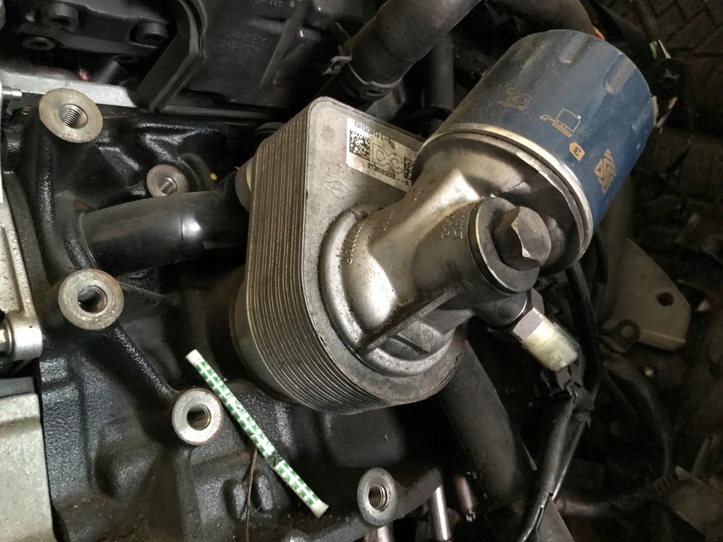 фото №1, Mercedes b klasa w246 основание фильтра масла радиатор