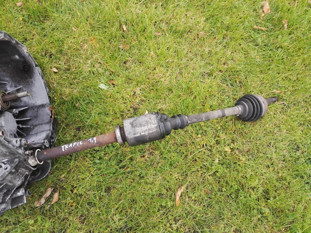 Купити Привідний вал права довга trafic vivaro primastar 1.9 dci