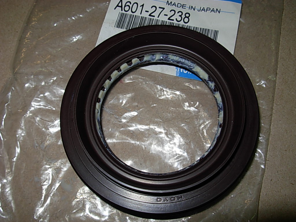 Сальник полуось левый mazda 3, 5, 6, cx-7 Недорого