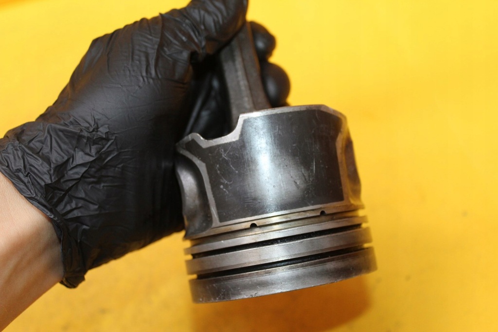 фото №3, Поршни поршень шатун шатун q7 3.0 tdi bug 059aa